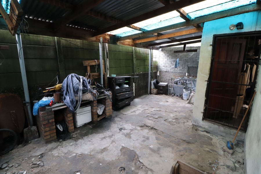 5 Bedroom Property for Sale in Lentegeur Western Cape